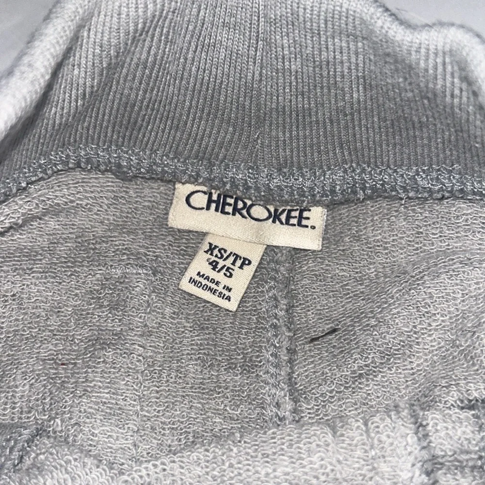 Gently use boys Cherokee short size 4/5 - Picture 2 of 3